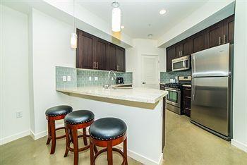 Hotel C. Allen Suites 3*