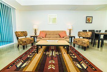 Hotel C. Allen Suites